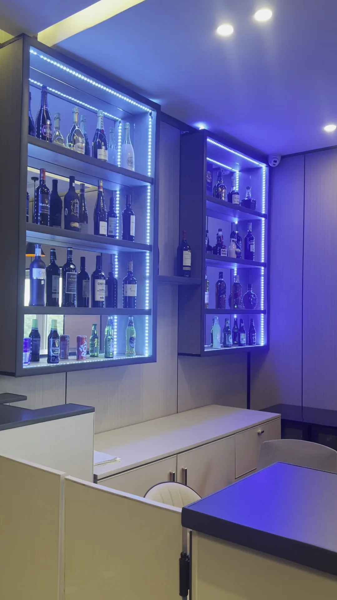 Bar Lobby GPS